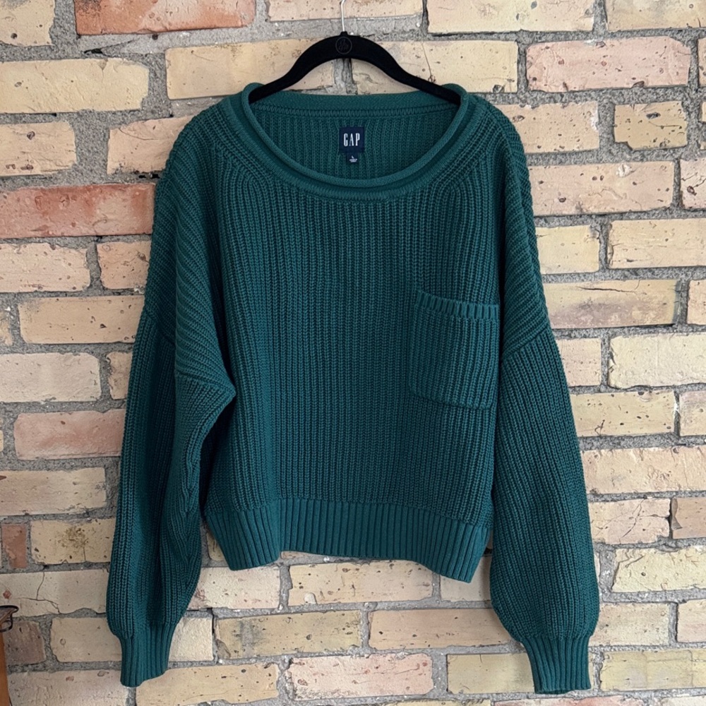 GAP Women's cropped GREEN crew Neck Sweater